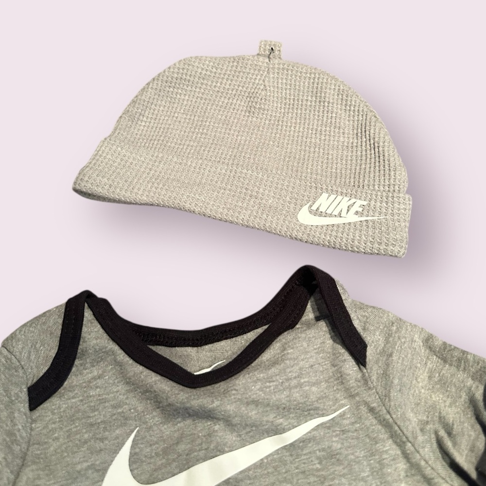 Set of Three Baby Nike Outfits With Matching Hats Size 3 Months and 6 Months - Picture 9 of 11
